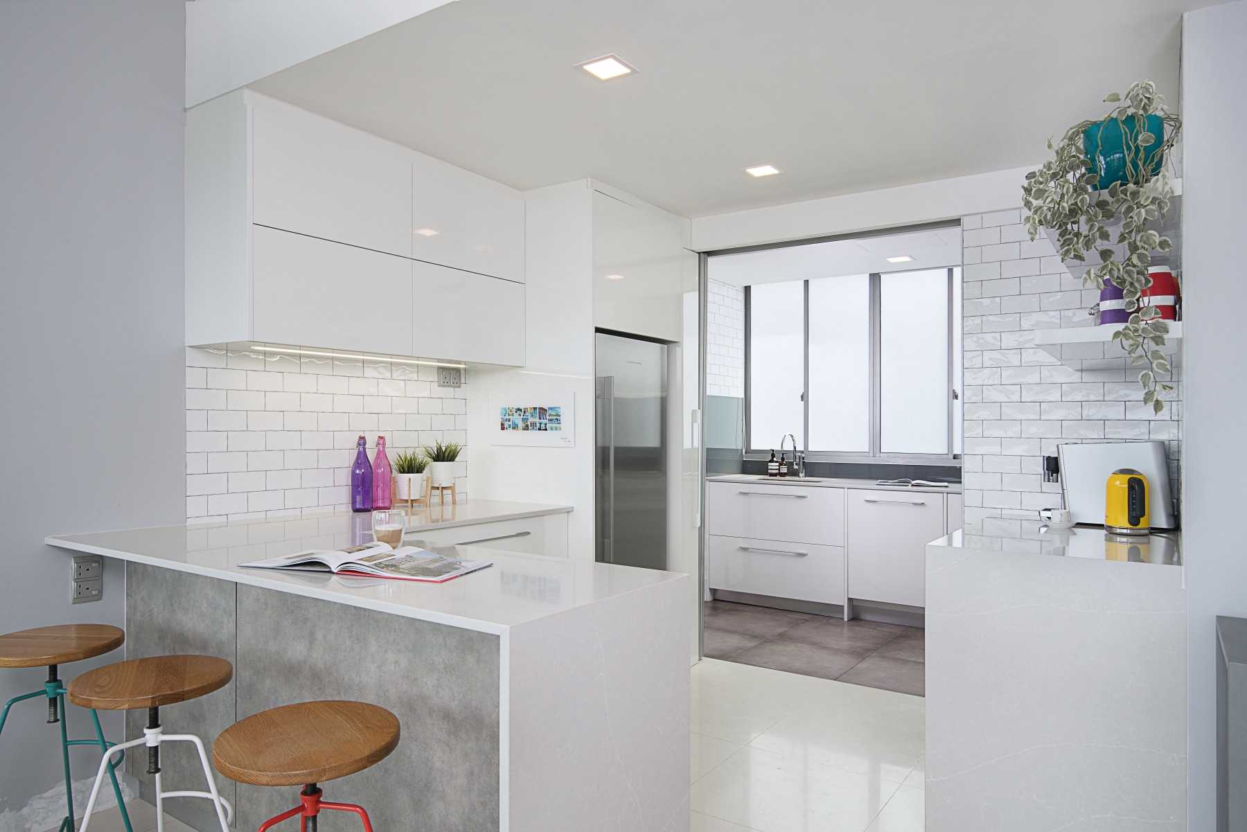 Modern Kitchen with Countertop and Kitchen Island