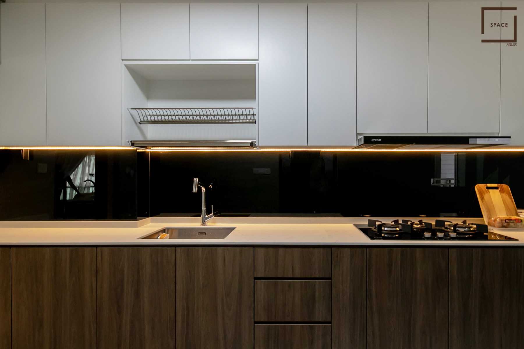Contemporary Kitchen with Countertop and Kitchen Window