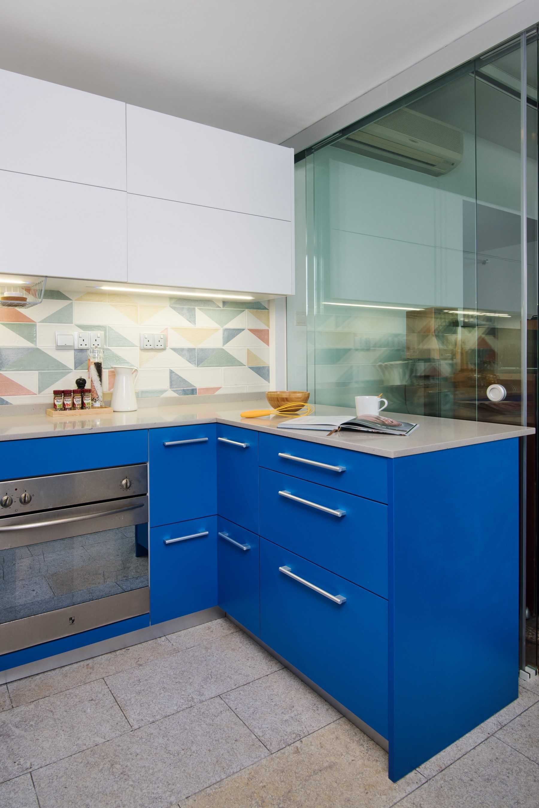 Eclectic Kitchen with Countertop and Breakfast Counter