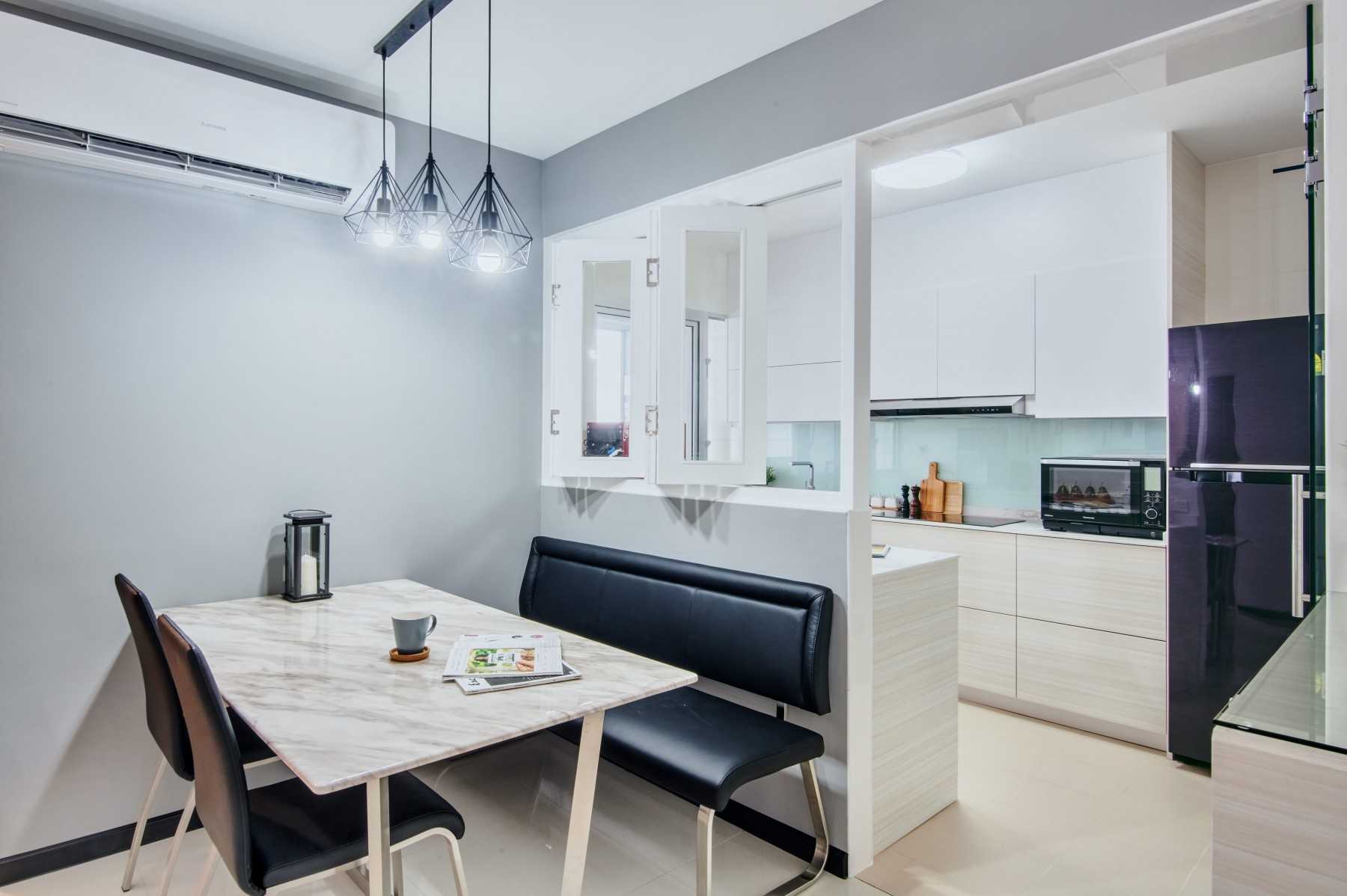 Contemporary Dining Room with Dining Table and Dining Chairs