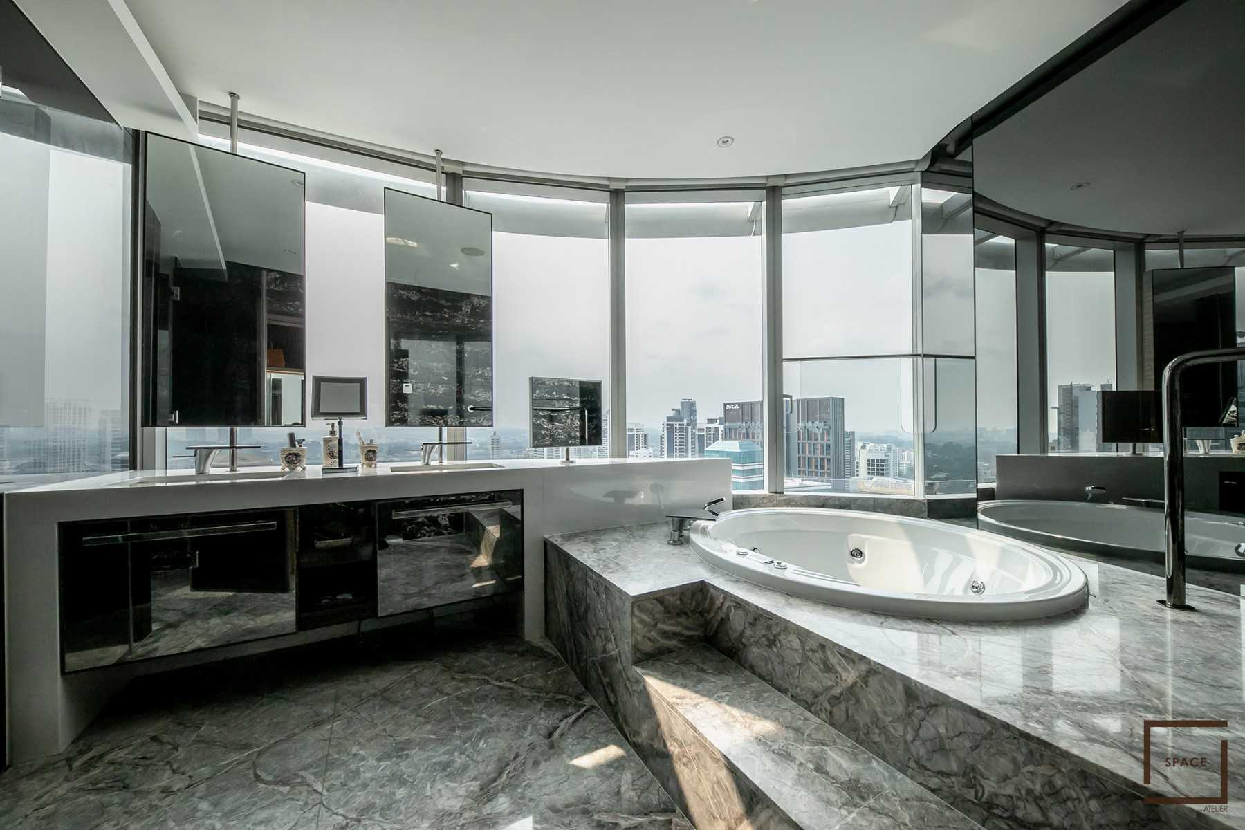 Modern Bathroom with Marble Floor and Mirror