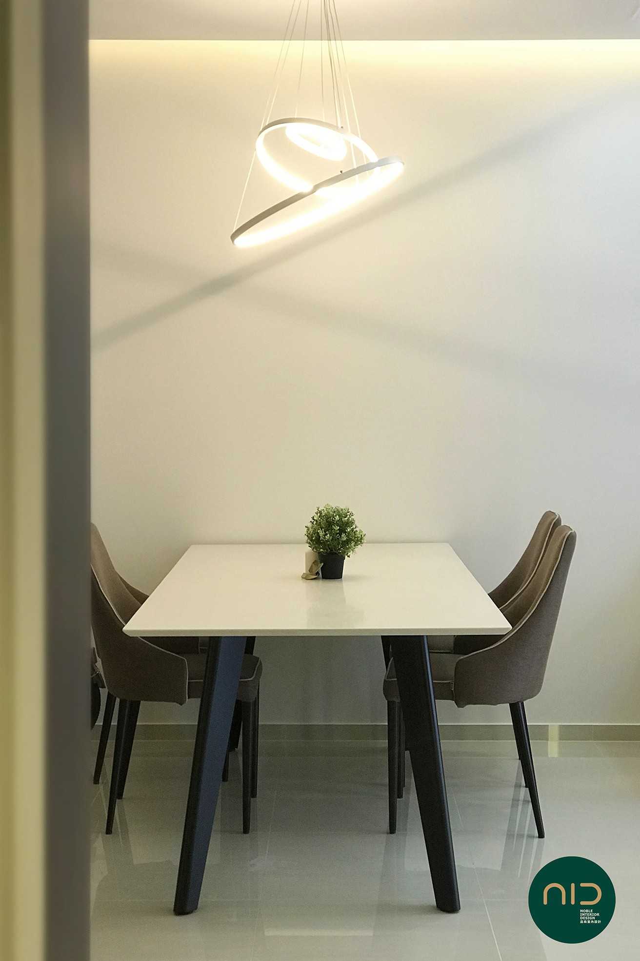 Modern Dining Room with Cove Lighting and Dining Table
