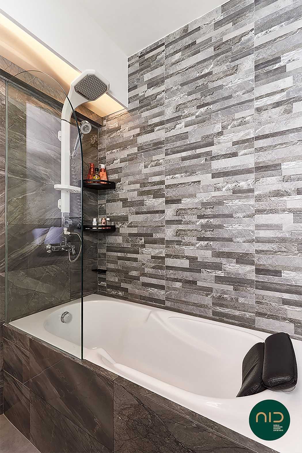 Modern Bathroom with Homogeneous Tiles and Bathtub
