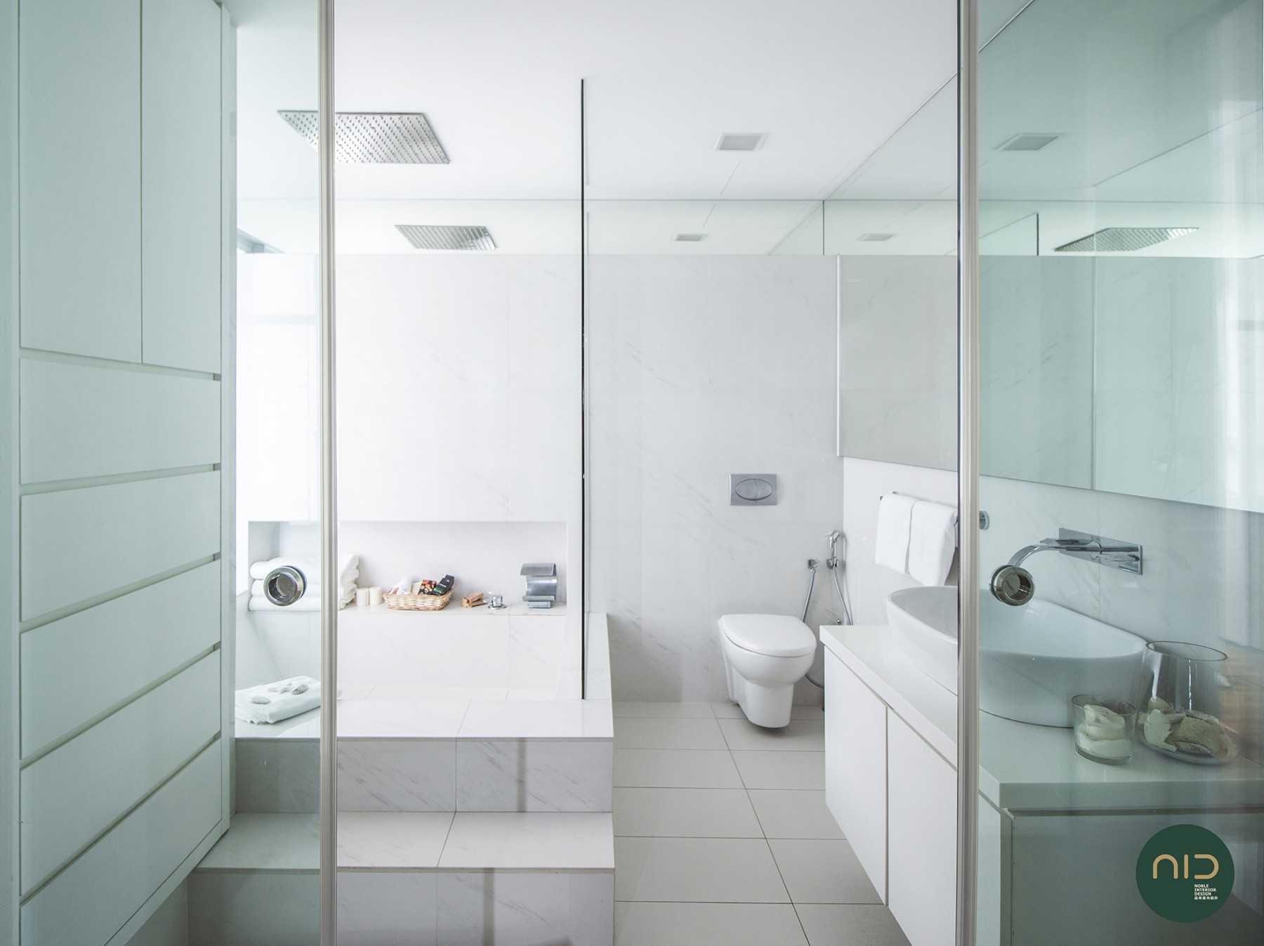 Modern Bathroom with Mirror and Glass Door