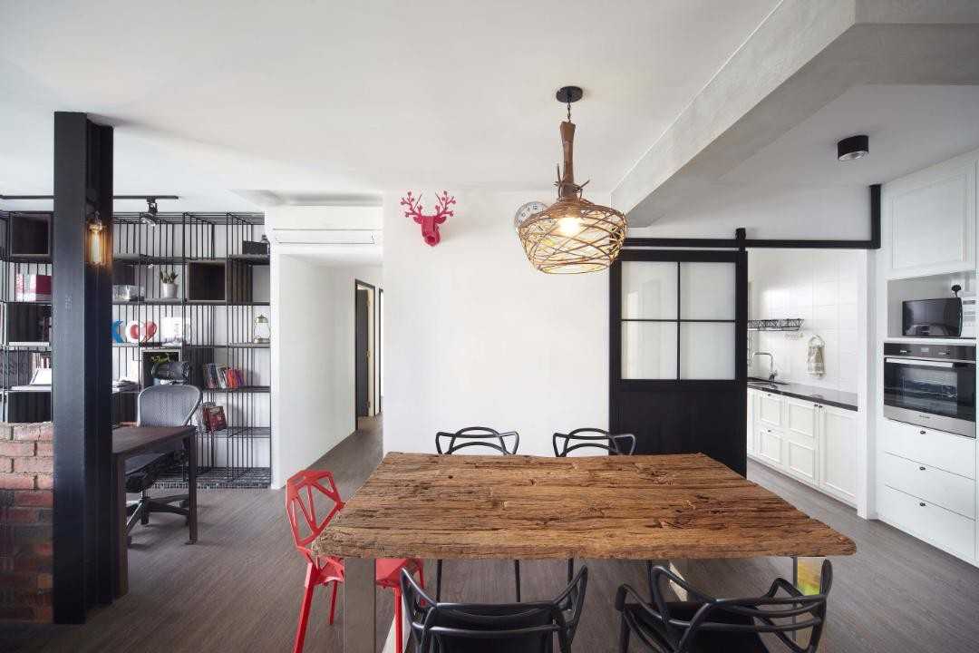 Industrial Dining Room with Dining Table and Dining Chairs