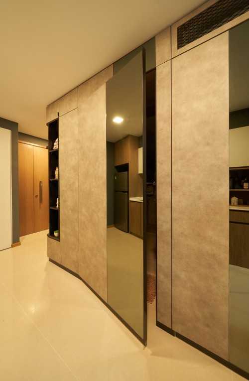 Modern Entryway at 68 KINGSFORD WATERBAY