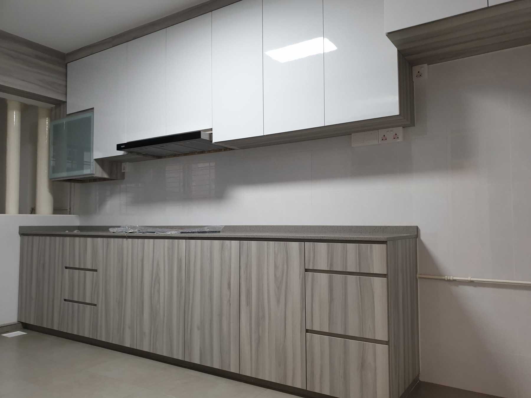 Contemporary Kitchen with Countertop and Homogeneous Tiles