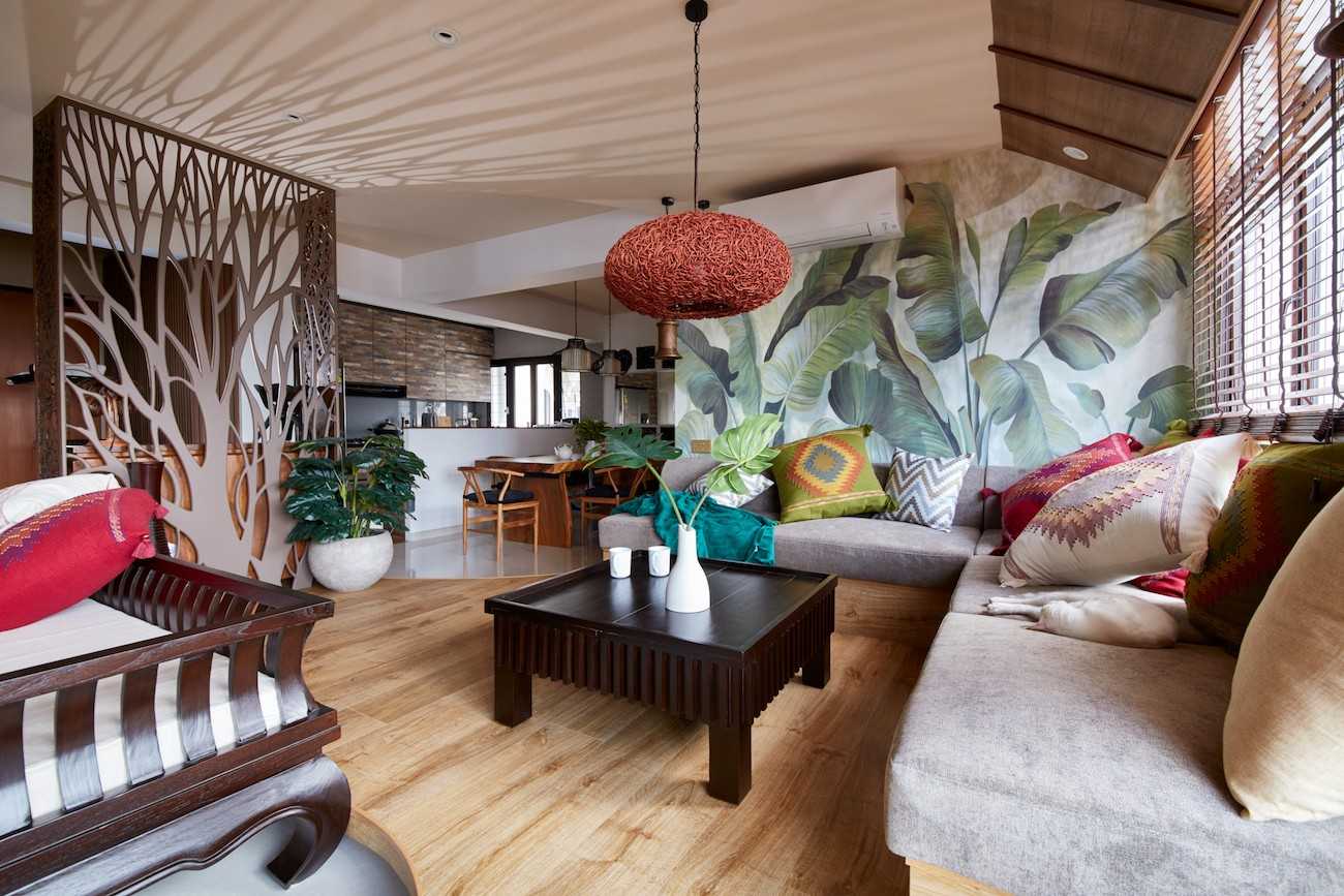 Country Living Room with Feature Wall and Seating Bench