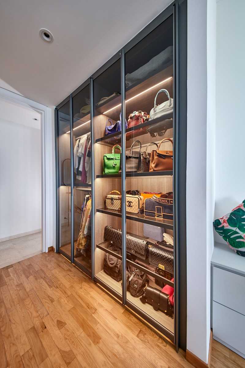 Modern Walk-in Wardrobe with Wood Flooring and Wardrobe