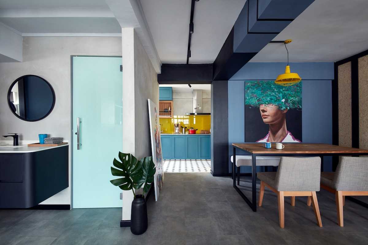Contemporary Dining Room with Mirror and Dining Table