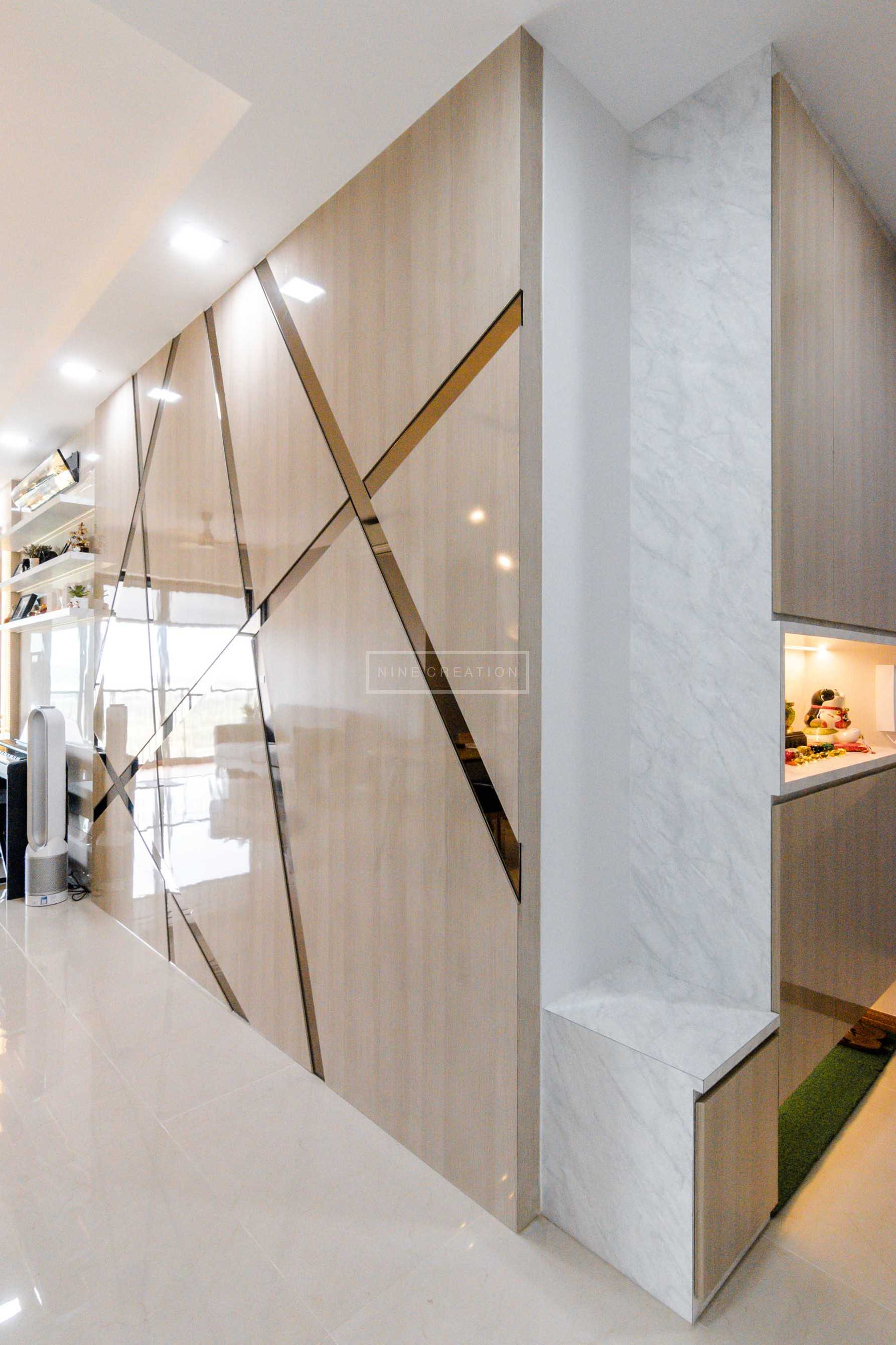 Scandinavian Entryway with Mirror and Seating Bench