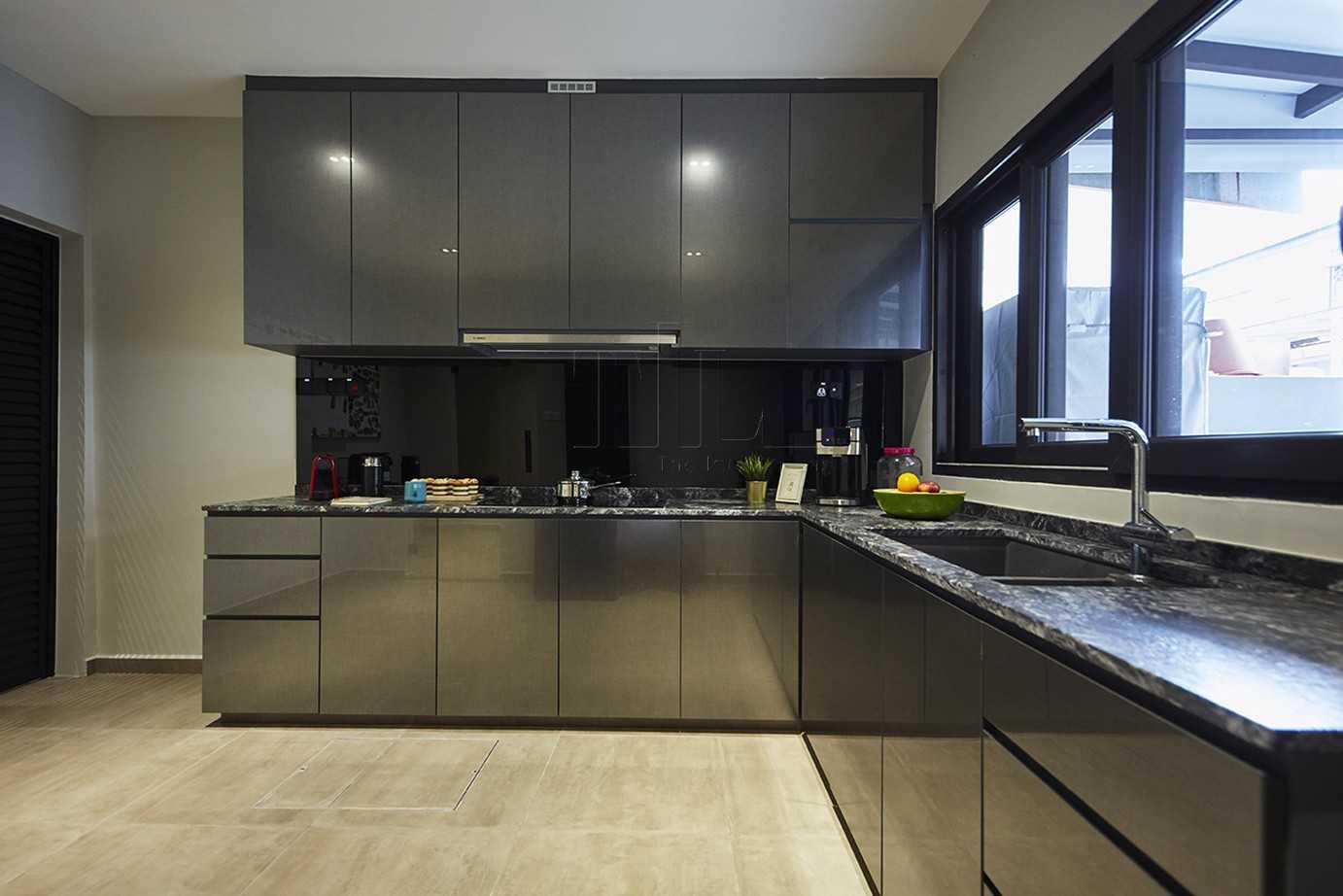 Contemporary Kitchen with Countertop and Homogeneous Tiles