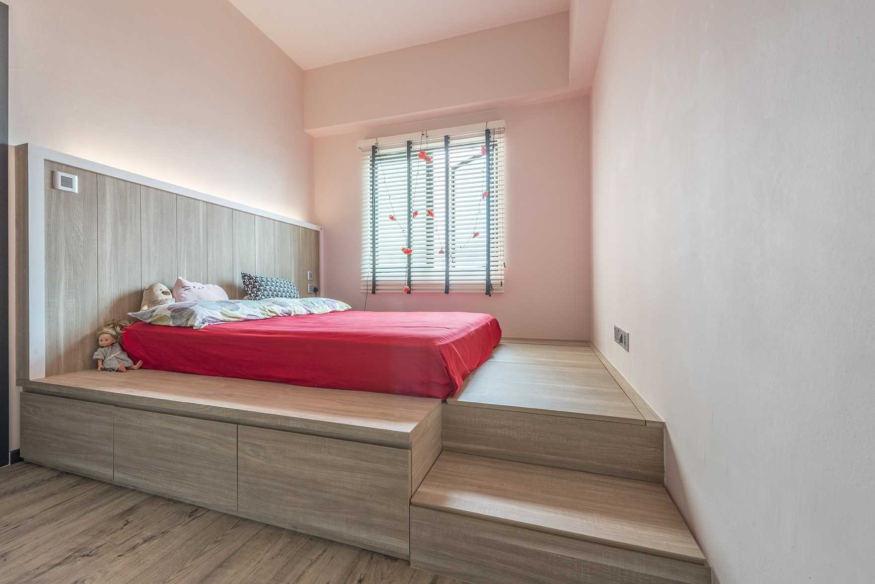 Contemporary Bedroom with Platform Bed and Vinyl Flooring