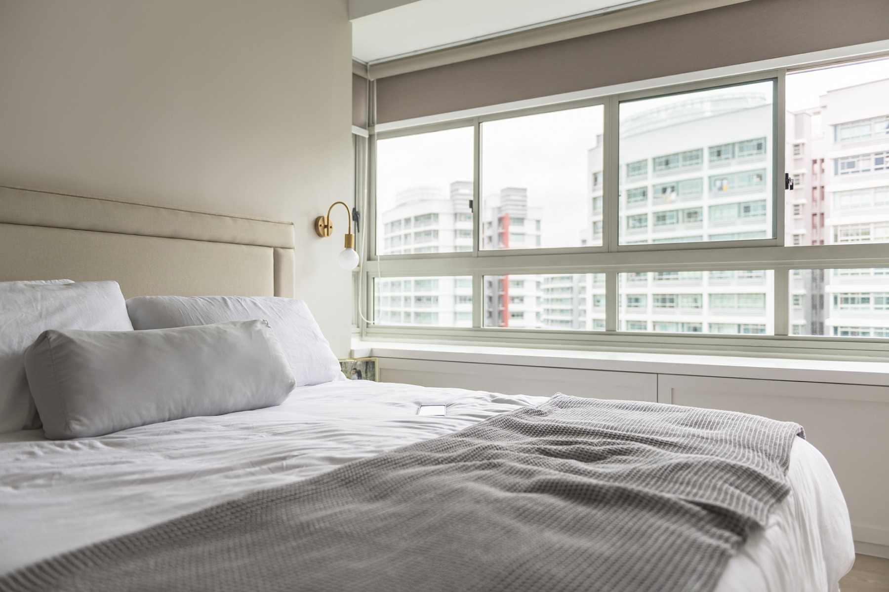 Scandinavian Bedroom with Vinyl Flooring and Flooring
