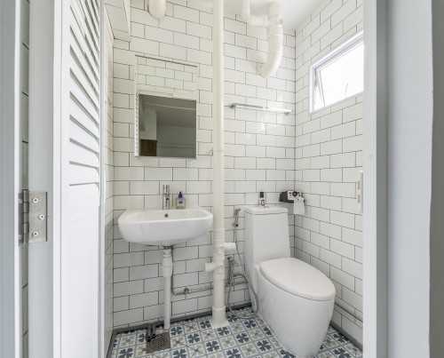 Country Bathroom at L Cottage
