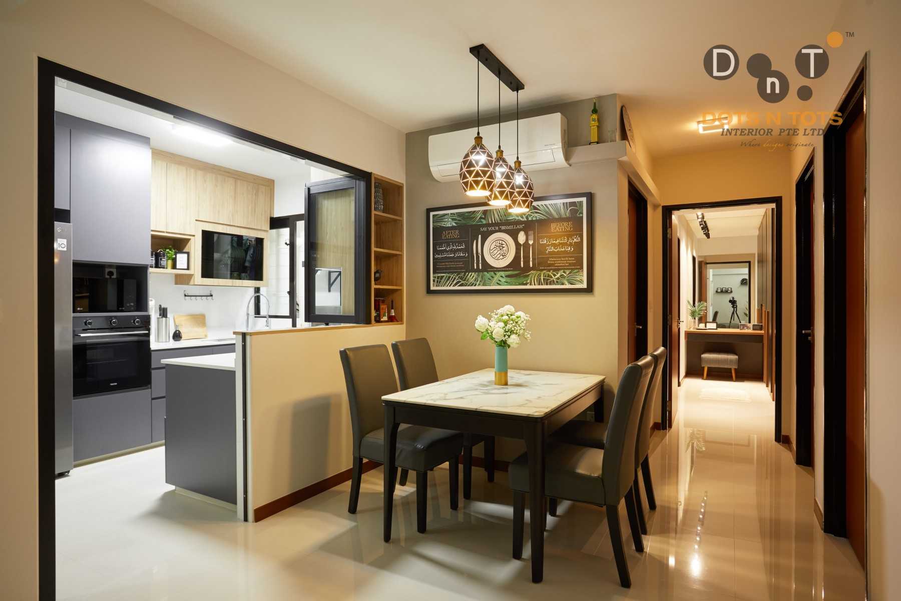 Minimalist Dining Room with Dining Table and Dining Chairs