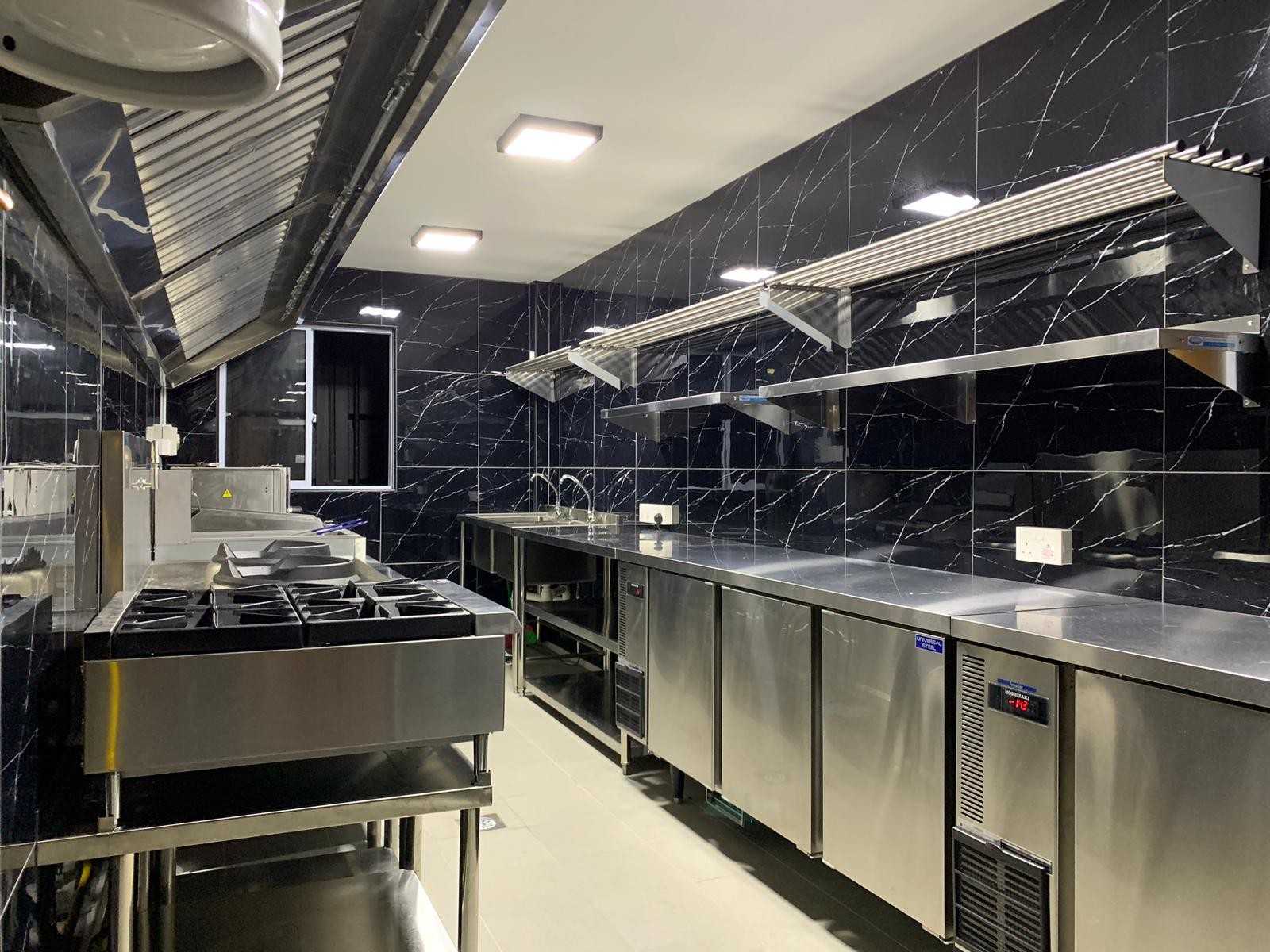 Scandinavian Kitchen with Homogeneous Tiles and Kitchen Island