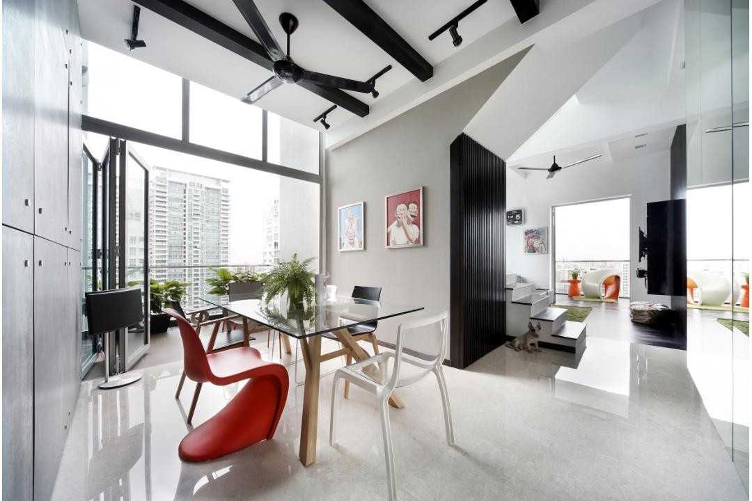 Eclectic Dining Room with Artwork and Dining Table