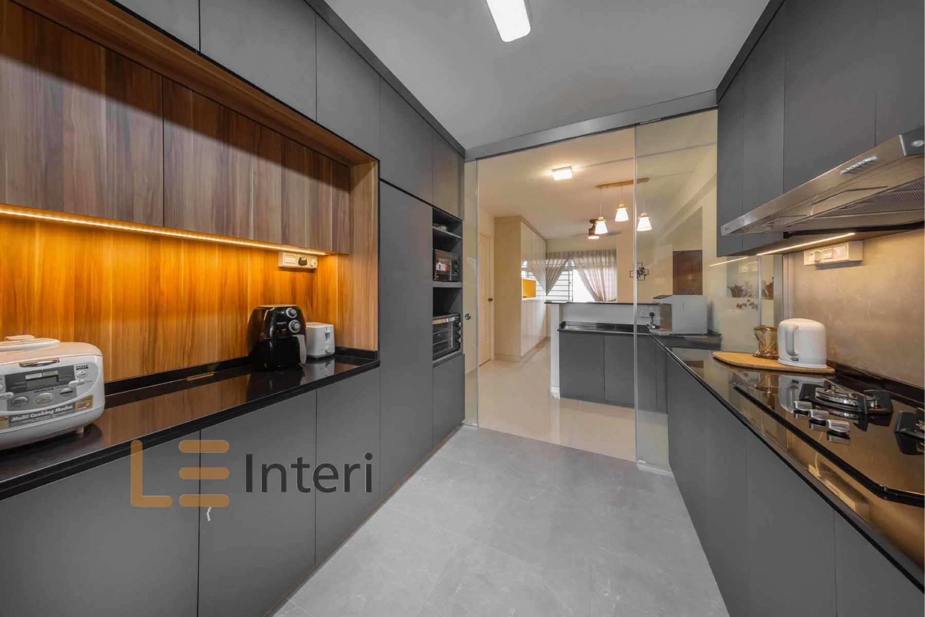 Contemporary Kitchen with Countertop and Homogeneous Tiles