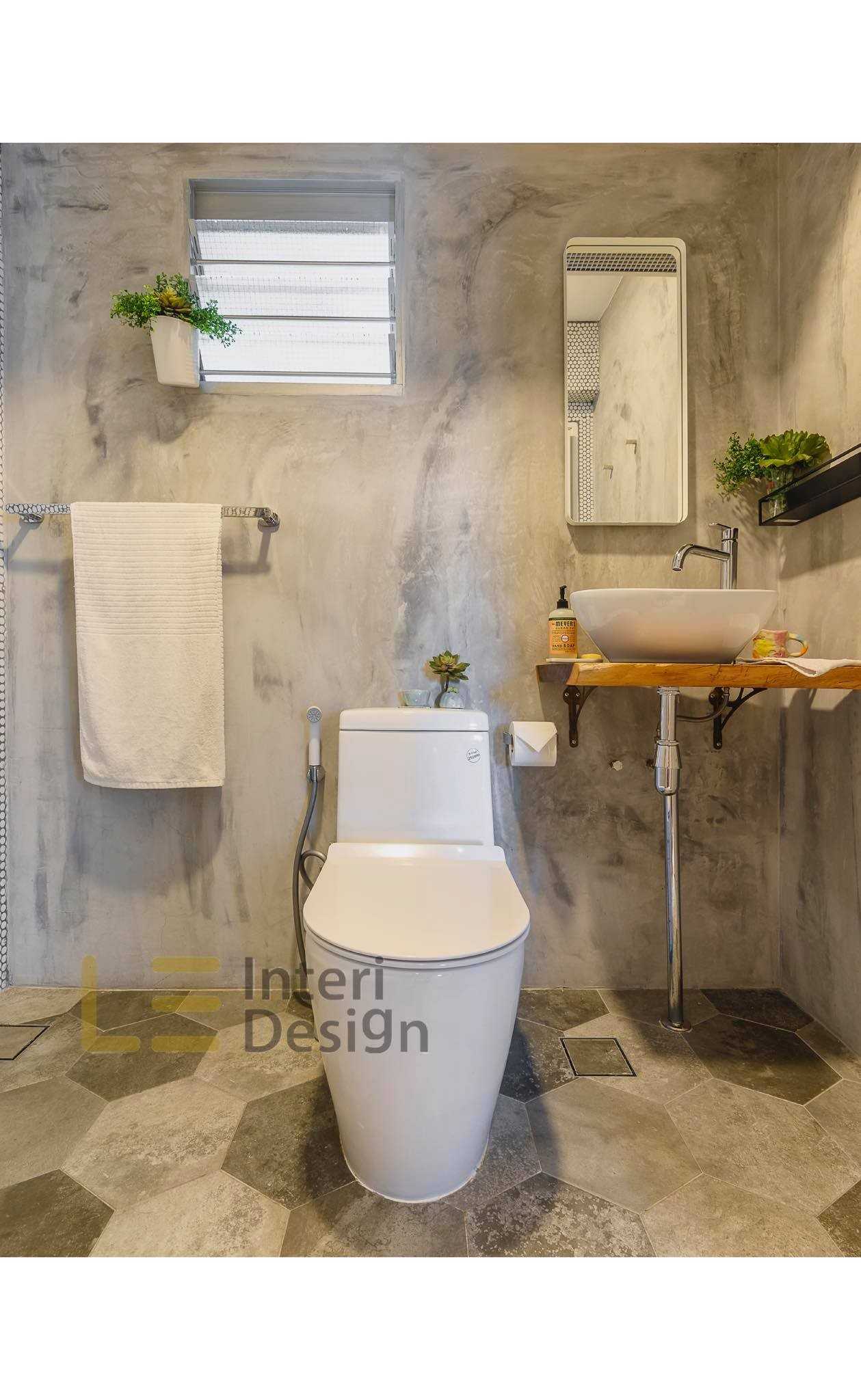 Eclectic Bathroom with Homogeneous Tiles and Mirror