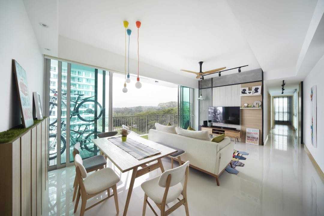 Scandinavian Dining Room with Dining Table and Dining Chairs