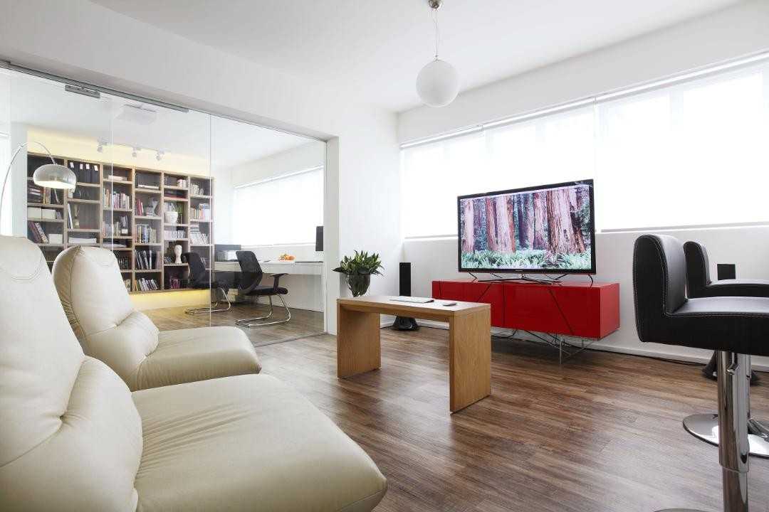 Modern Living Room with Armchairs and TV