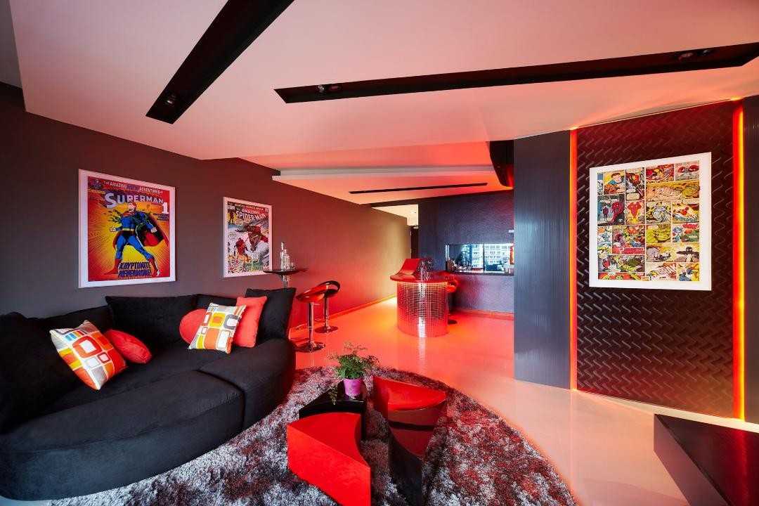 Eclectic Living Room with Artwork and Sofa