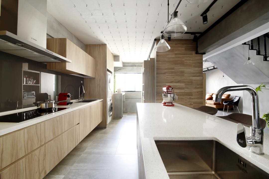 Industrial Kitchen with Kitchen Backsplash and Kitchen Tap