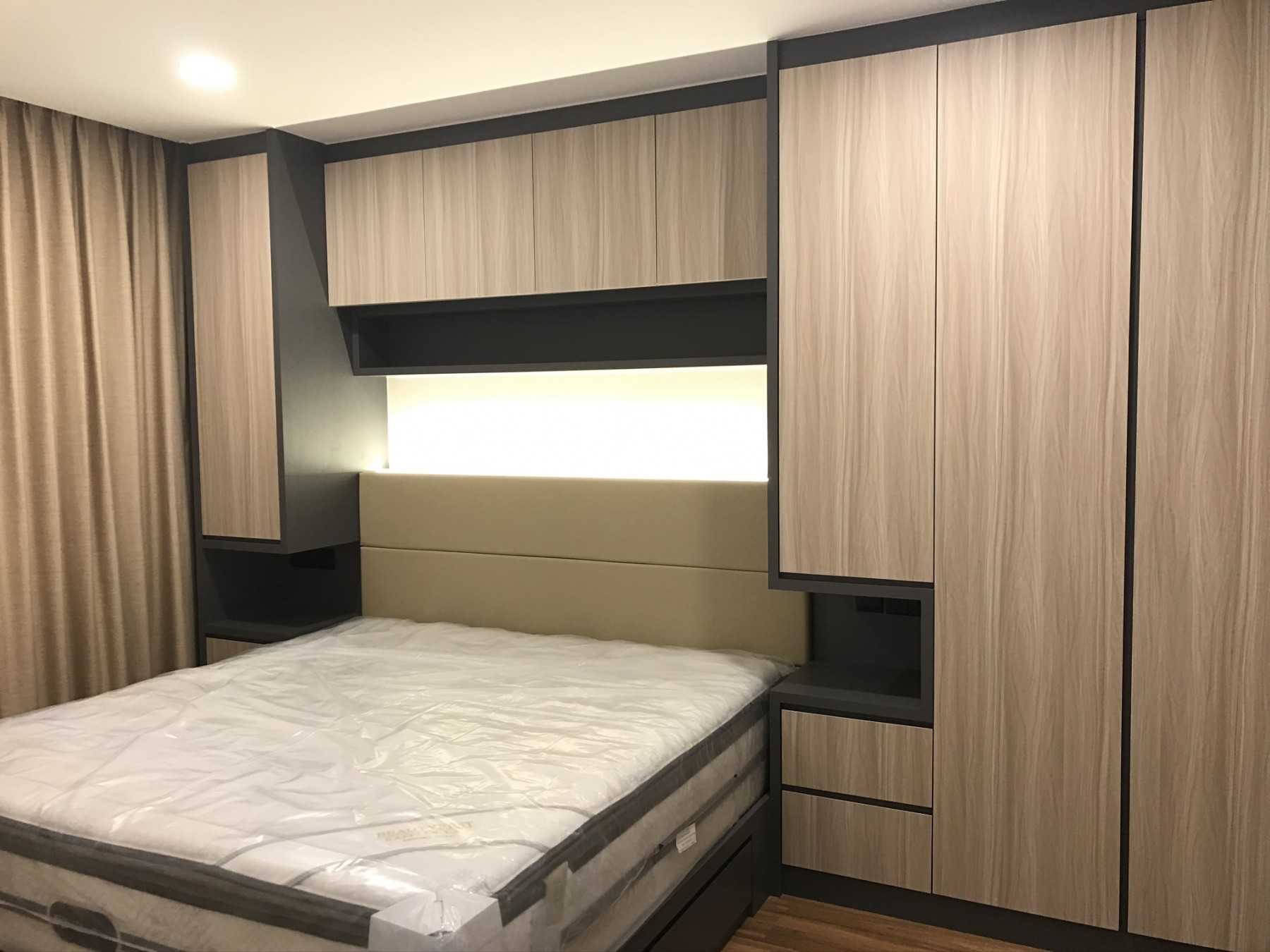 Contemporary Bedroom with Vinyl Flooring and Wardrobe
