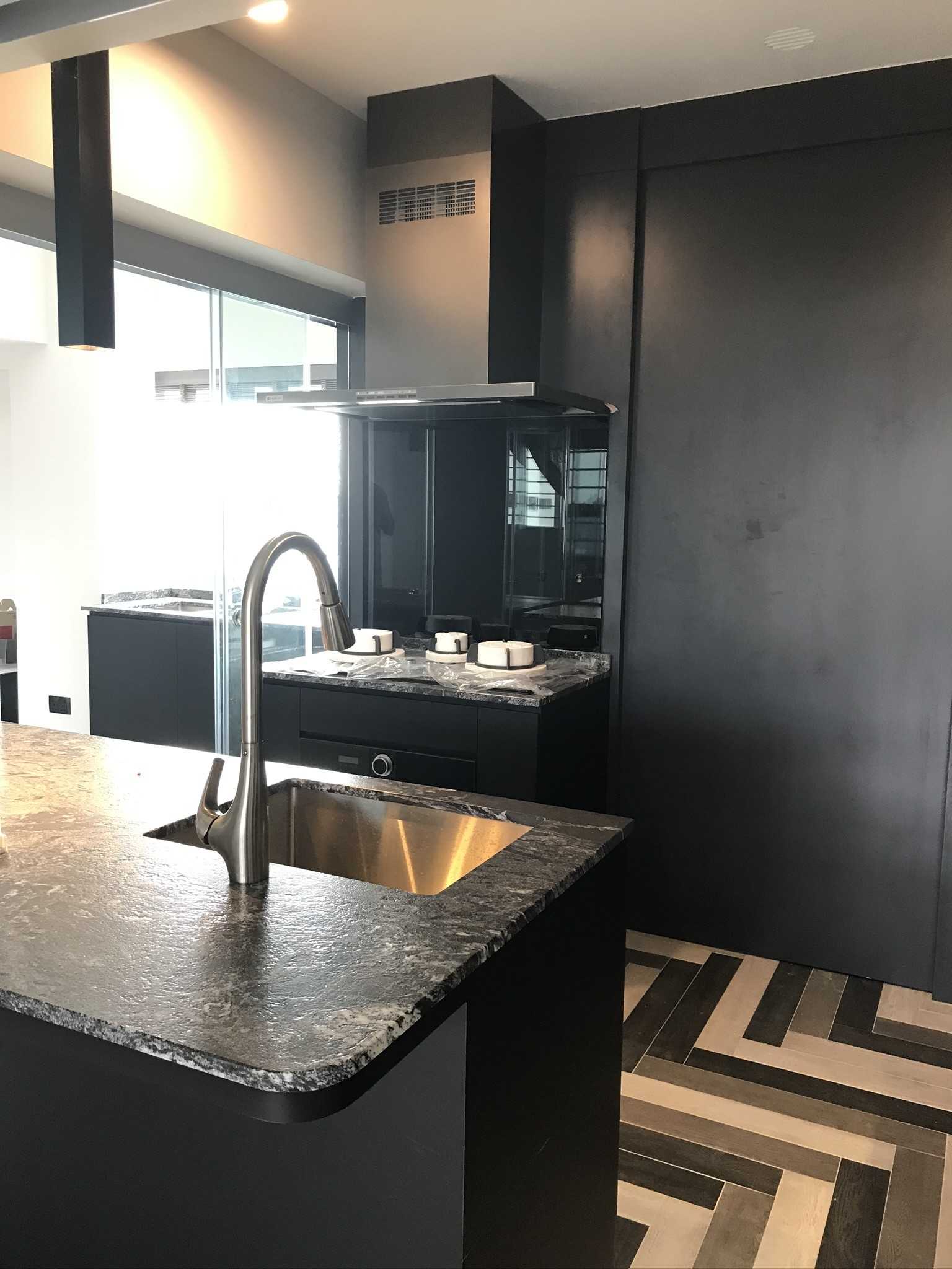 Contemporary Kitchen with Countertop and Homogeneous Tiles