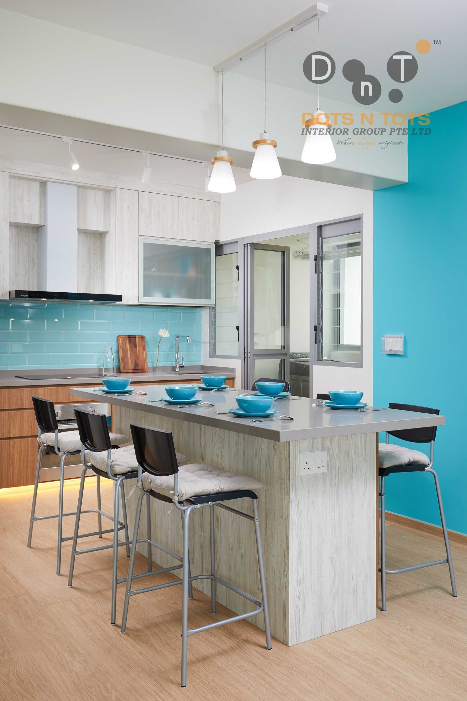 Scandinavian Kitchen with Vinyl Flooring and Open Kitchen