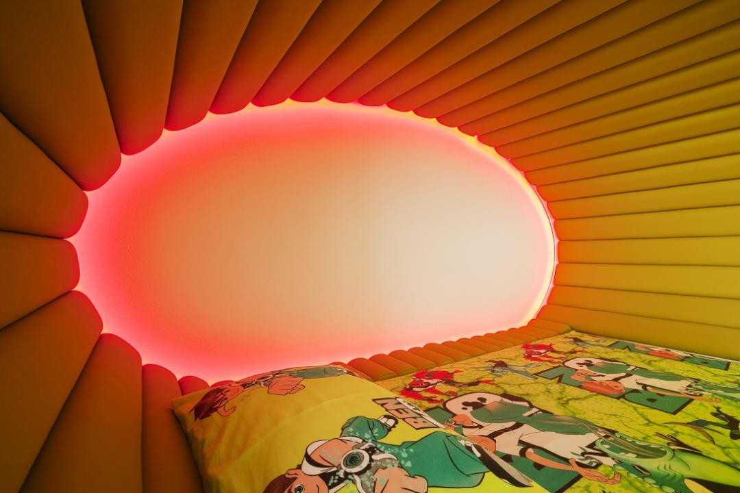 Vintage Bedroom with Cove Lighting and Single Bed