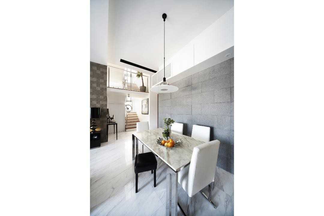 Eclectic Dining Room with Drop Light and Dining Table