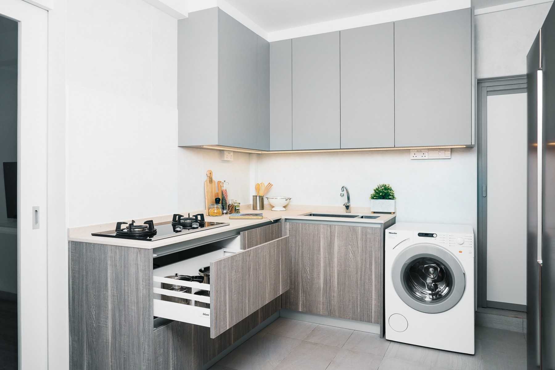 Contemporary Kitchen with Countertop and Cupboard