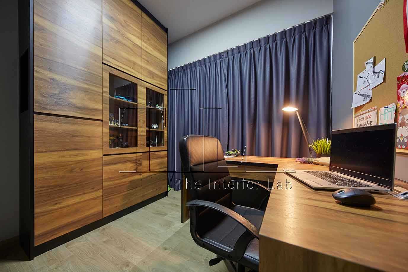 Contemporary Home Office with Bookshelf and Desk