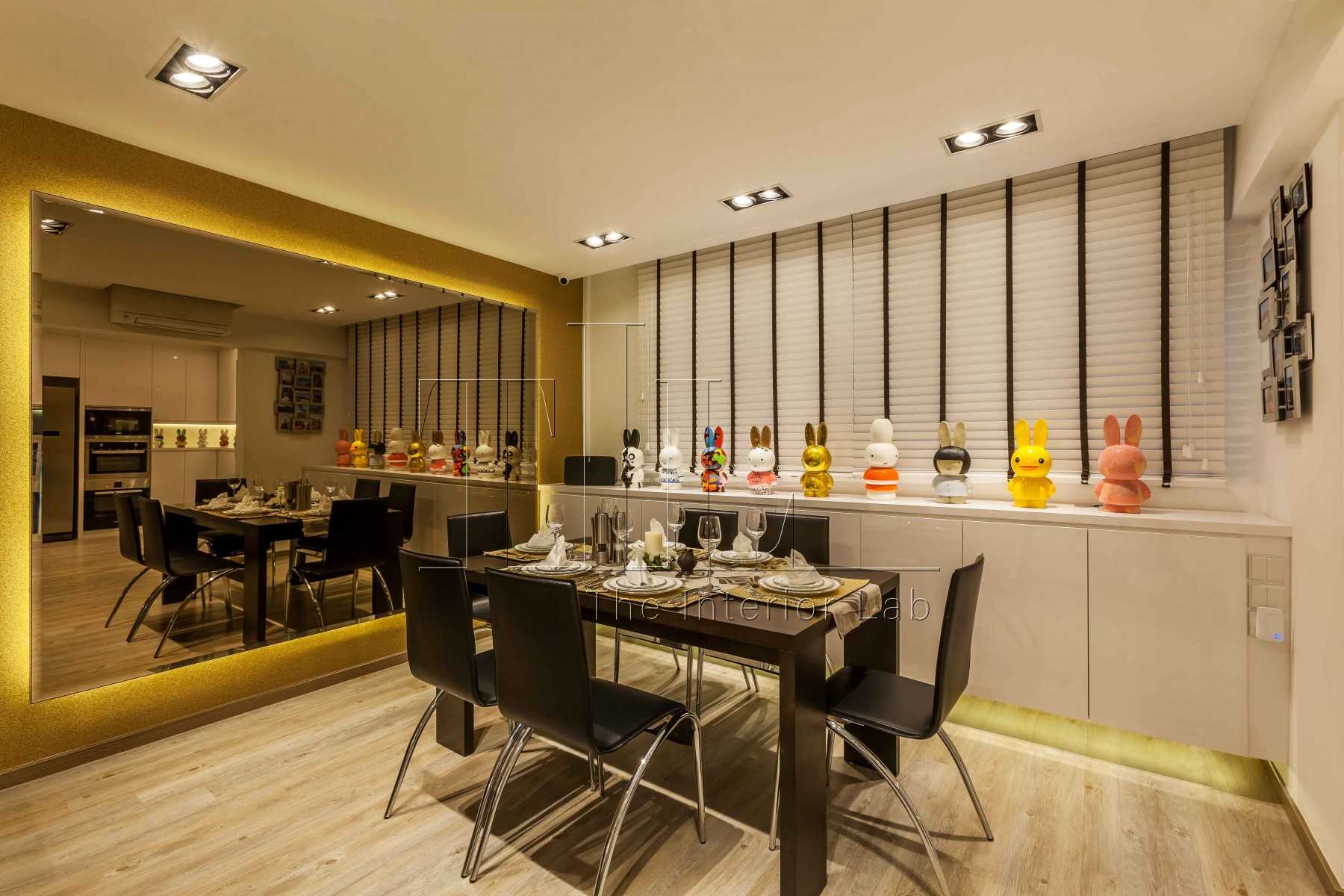Modern Dining Room with Mirror and Cove Lighting