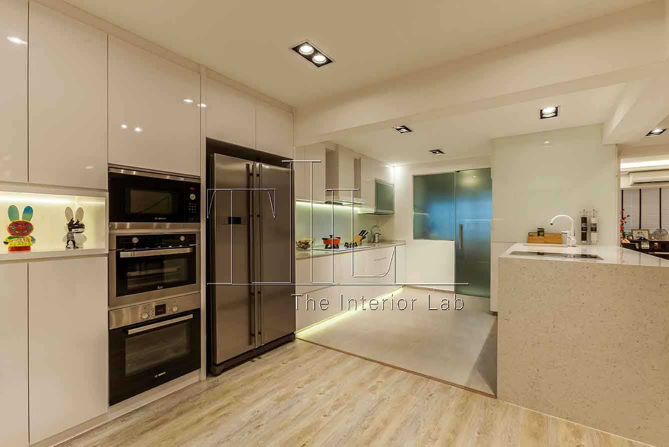 Modern Kitchen with Countertop and Kitchen Island