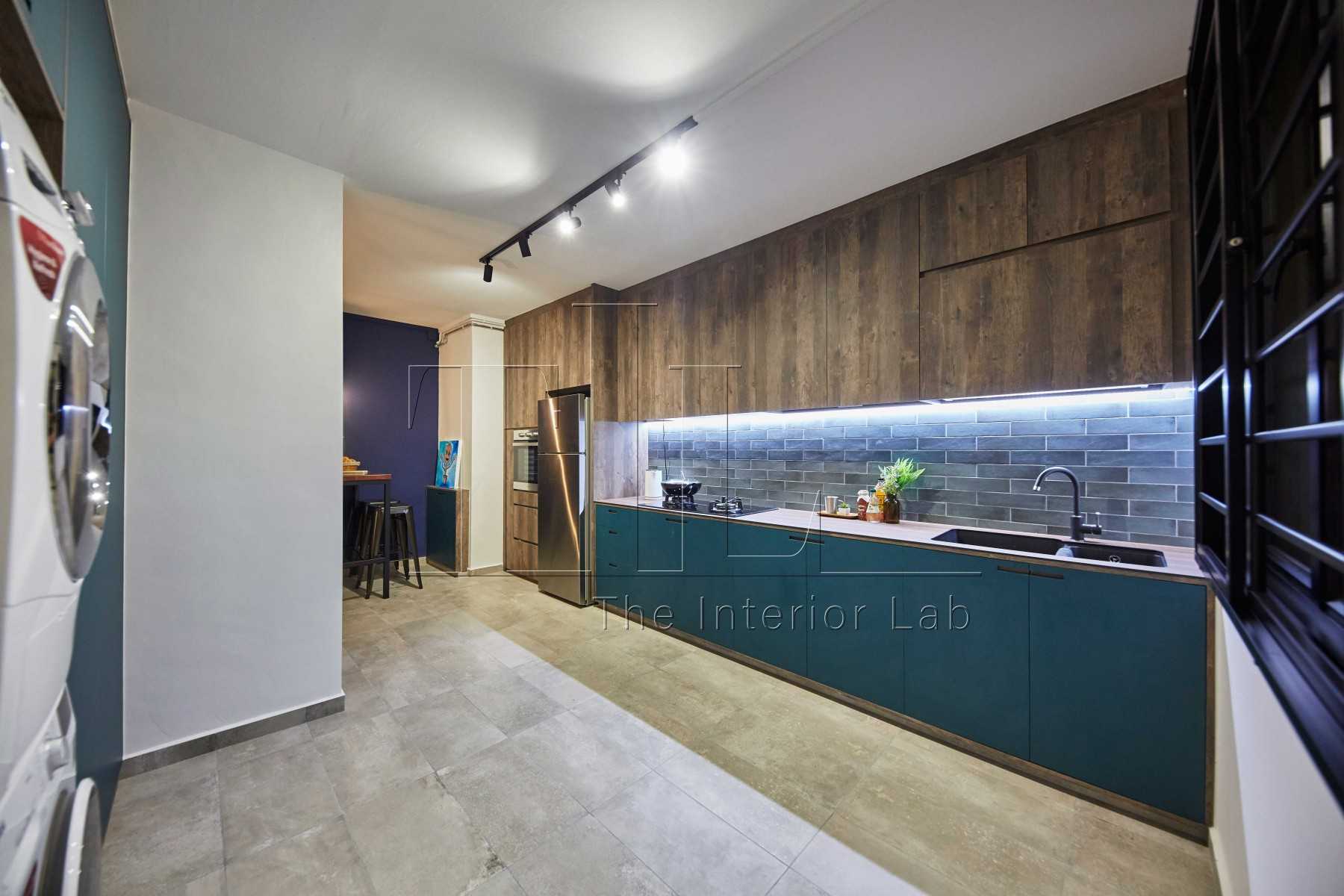 Contemporary Service Yard with Washing Machine and Laundry Area