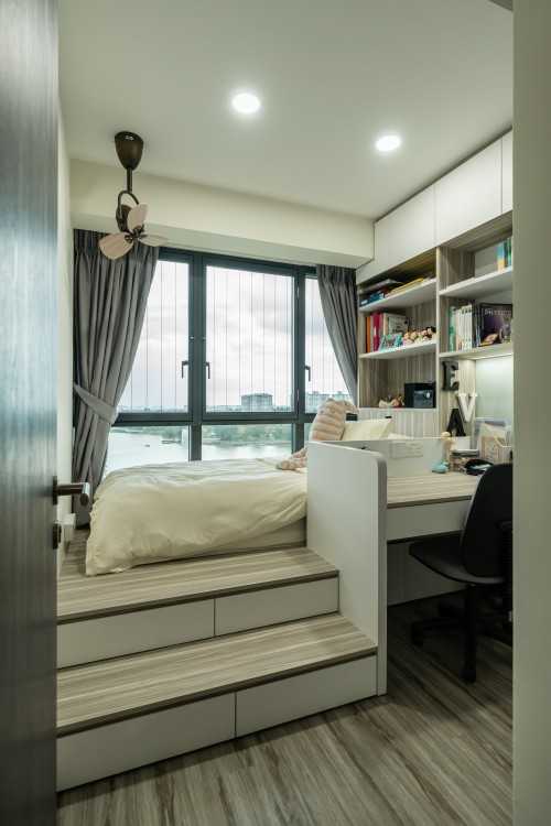 Modern Bedroom at Lake Grande