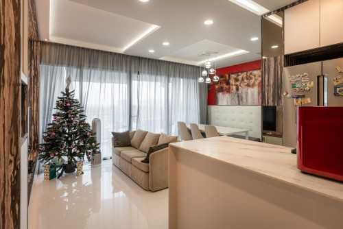 Modern Dining Room at Lake Grande