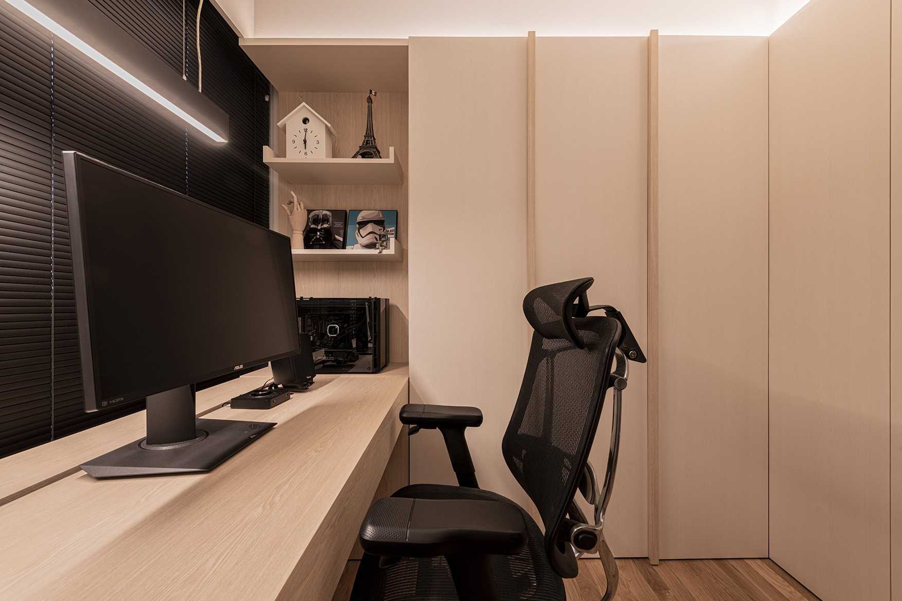 Minimalist Home Office with Bookshelf and Wallpaper