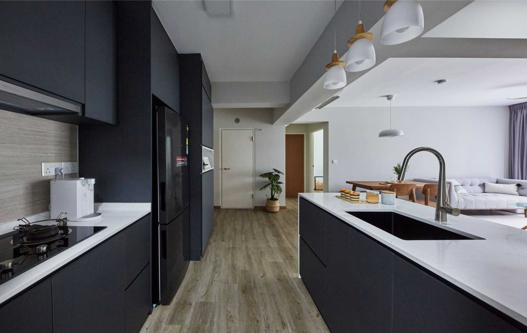 Modern Kitchen with Countertop and Kitchen Island