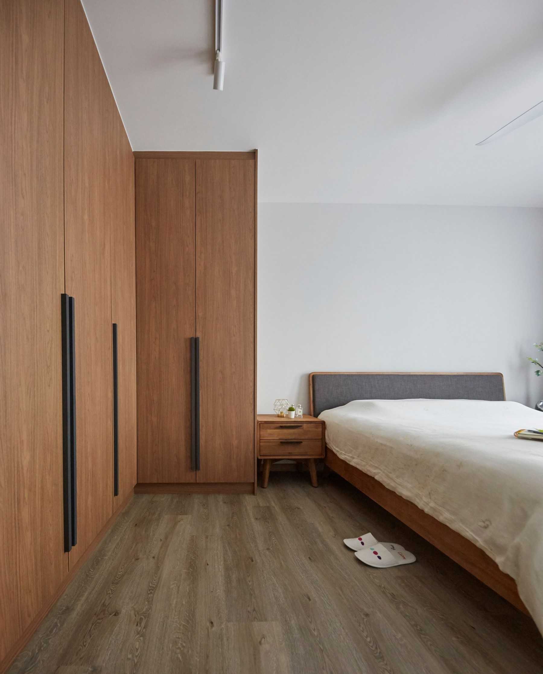 Modern Bedroom with Wood Flooring and Wardrobe