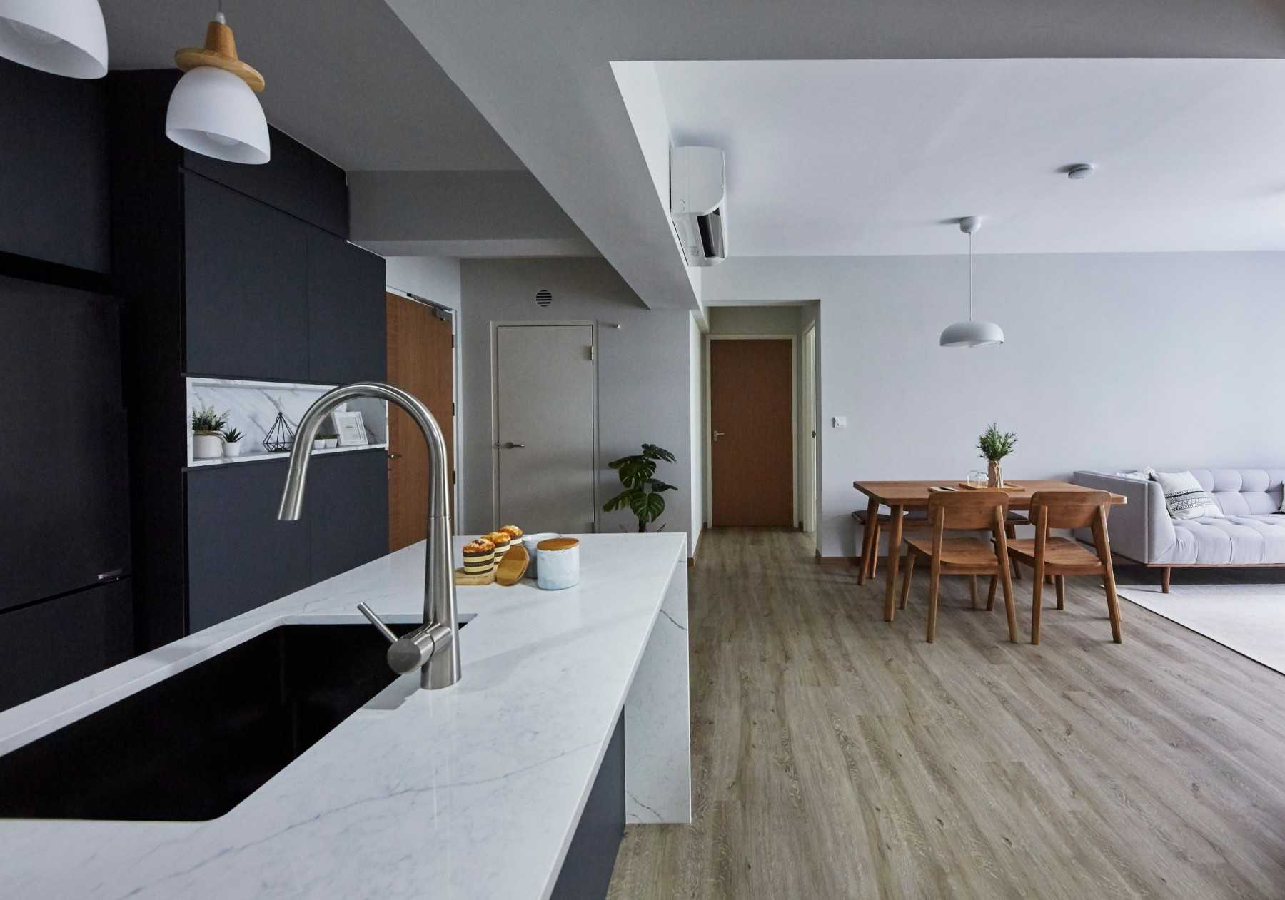 Modern Kitchen with Countertop and Wood Flooring