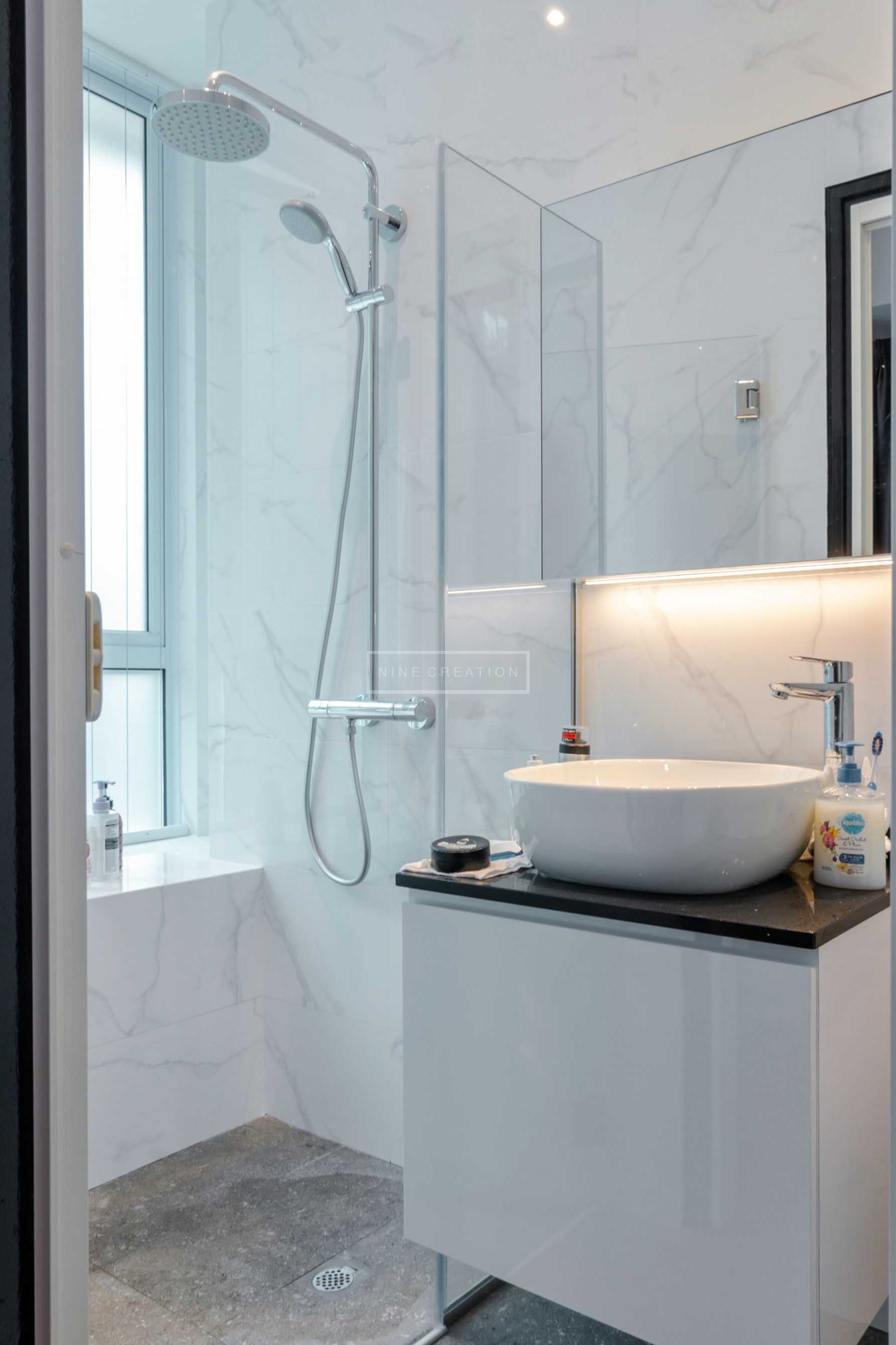 Contemporary Bathroom with Mirror and Shower Screen
