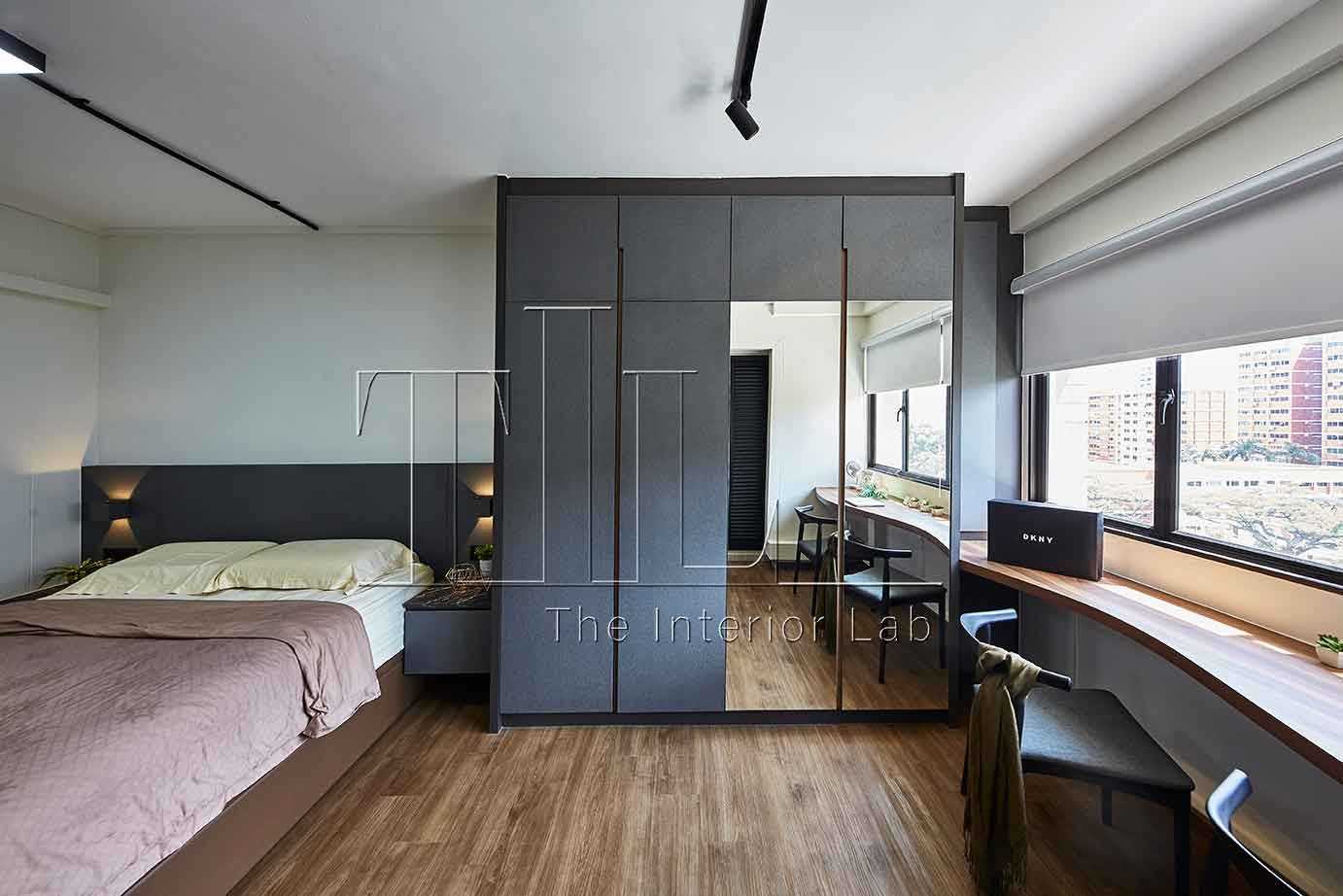 Eclectic Bedroom with Vinyl Flooring and Vanity Counter