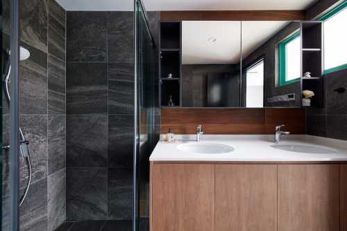 Modern Bathroom at Southaven II