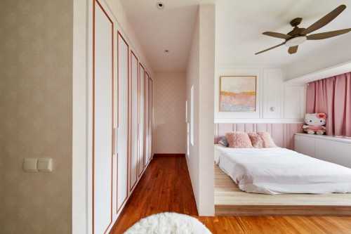 Modern Bedroom at Kerong Walk