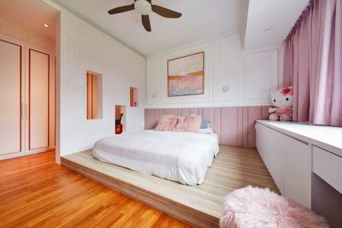 Modern Bedroom at Kerong Walk