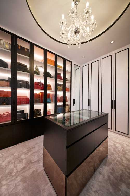 Modern Walk-in Wardrobe at Kerong Walk
